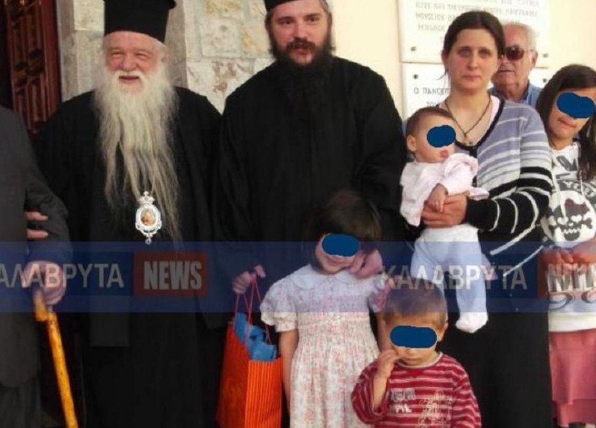 Παπάς με εννιά παιδιά από τα Καλάβρυτα πέρασε στη Φιλολογία Πάτρας | iefimerida.gr 0