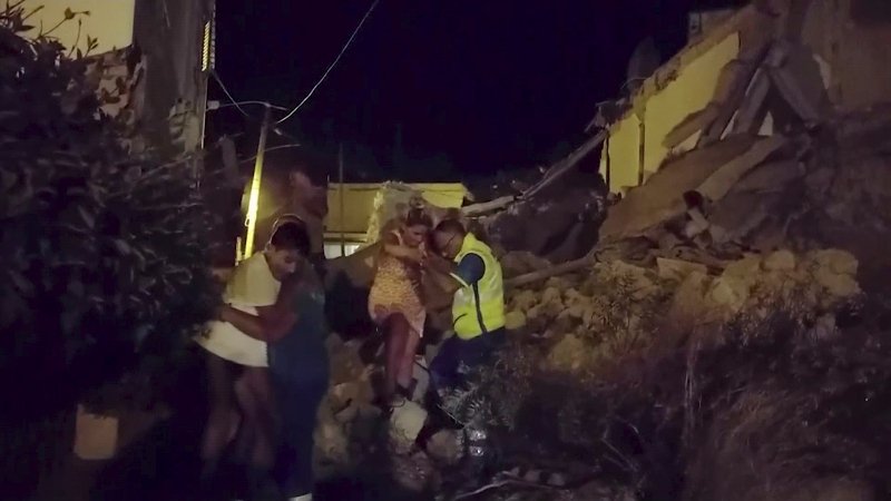 Σεισμός 4,2 Ρίχτερ ισοπέδωσε το νησί Ισκια στην Ιταλία -2 νεκροί, αρκετοί εγκλωβισμένοι | iefimerida.gr 4