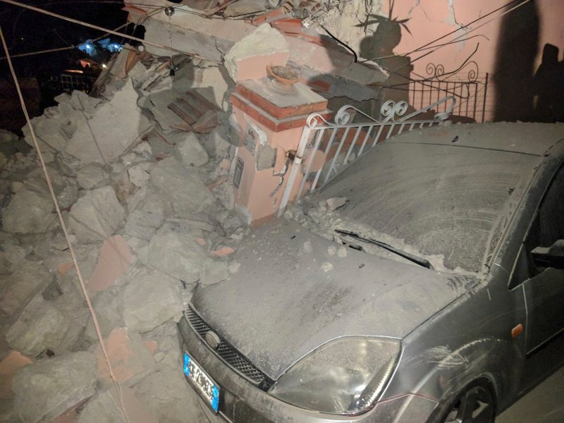 Σεισμός 4,2 Ρίχτερ ισοπέδωσε το νησί Ισκια στην Ιταλία -2 νεκροί, αρκετοί εγκλωβισμένοι | iefimerida.gr 5
