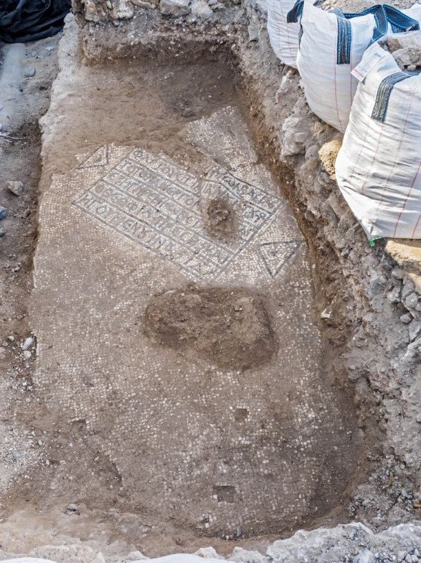 Βρέθηκε άθικτο μωσαϊκό 1.500 χρόνων με ελληνική επιγραφή στην Ιερουσαλήμ [εικόνες]  | iefimerida.gr 2