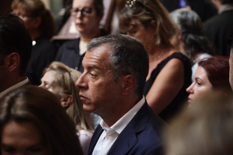 Φίλοι καλλιτέχνες, συγγενείς, εκπρόσωποι του πολιτικού κόσμου είπαν το τελευταίο αντίο στην Ζωή Λάσκαρη [εικόνες] | iefimerida.gr 19