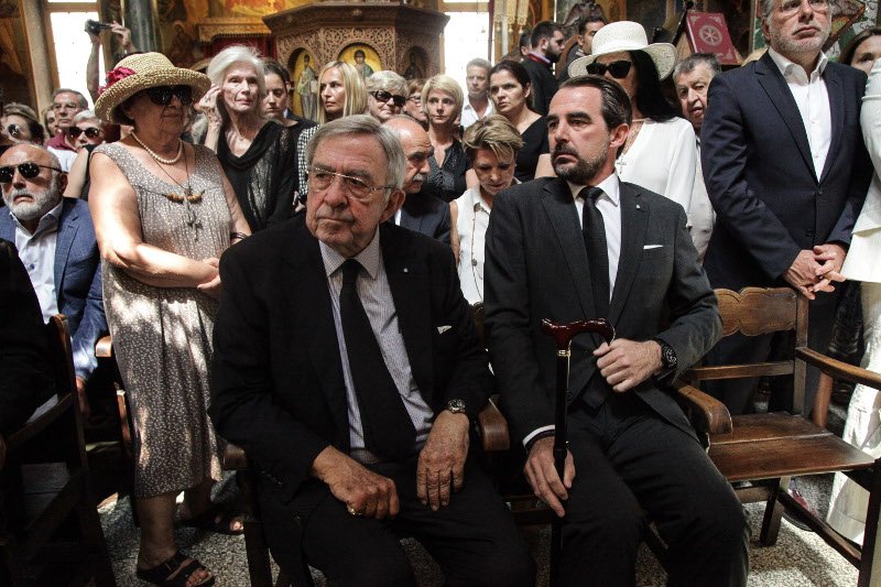 Φίλοι καλλιτέχνες, συγγενείς, εκπρόσωποι του πολιτικού κόσμου είπαν το τελευταίο αντίο στην Ζωή Λάσκαρη [εικόνες] | iefimerida.gr 18