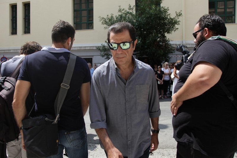 Φίλοι καλλιτέχνες, συγγενείς, εκπρόσωποι του πολιτικού κόσμου είπαν το τελευταίο αντίο στην Ζωή Λάσκαρη [εικόνες] | iefimerida.gr 45