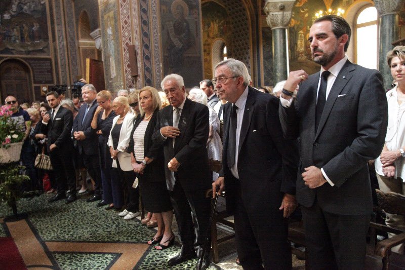 Φίλοι καλλιτέχνες, συγγενείς, εκπρόσωποι του πολιτικού κόσμου είπαν το τελευταίο αντίο στην Ζωή Λάσκαρη [εικόνες] | iefimerida.gr 54