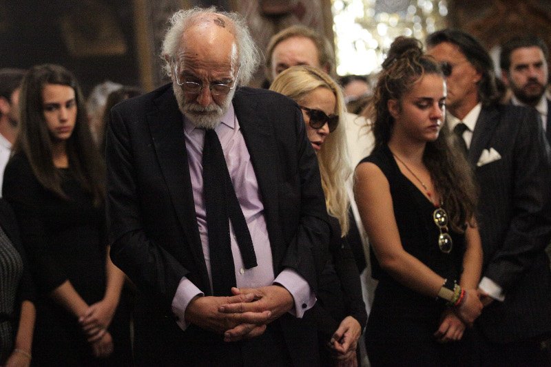 Η Ζένια Μπονάτσου αποχαιρέτησε με δάκρυα στα μάτια την γιαγιά της Ζωή Λάσκαρη [εικόνες] | iefimerida.gr 6