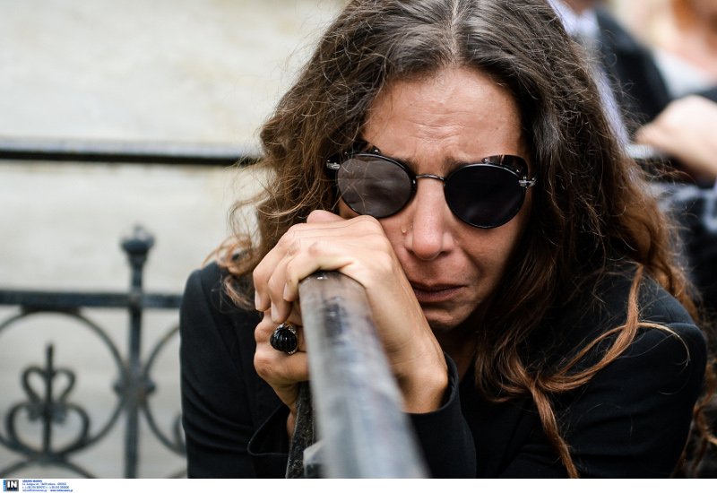 Φίλοι καλλιτέχνες, συγγενείς, εκπρόσωποι του πολιτικού κόσμου είπαν το τελευταίο αντίο στην Ζωή Λάσκαρη [εικόνες] | iefimerida.gr 78