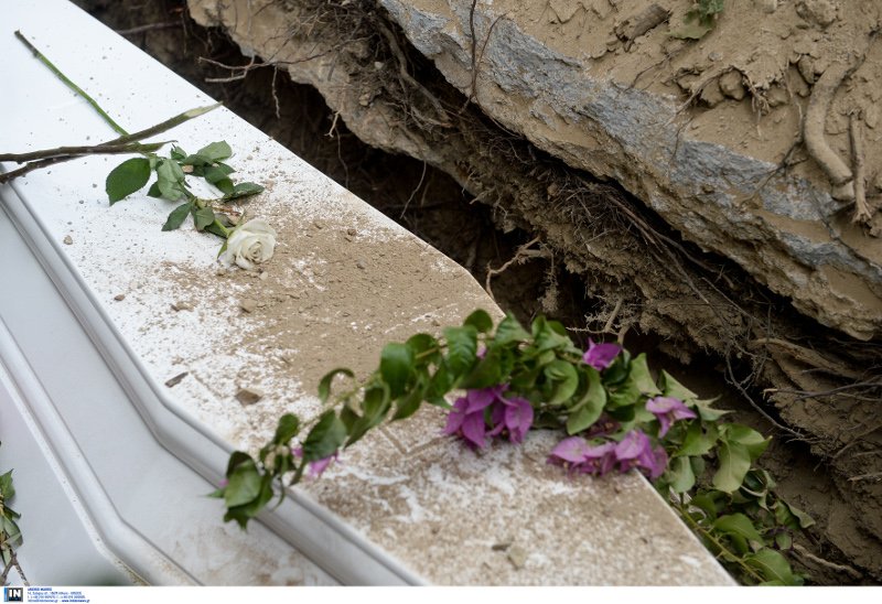 Φίλοι καλλιτέχνες, συγγενείς, εκπρόσωποι του πολιτικού κόσμου είπαν το τελευταίο αντίο στην Ζωή Λάσκαρη [εικόνες] | iefimerida.gr 87