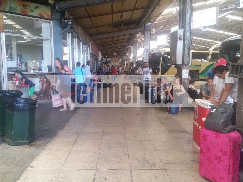 Φεύγουν με κάθε τρόπο οι Αθηναίοι -Αυξημένη κίνηση στα ΚΤΕΛ Κηφισού [εικόνες] | iefimerida.gr 0