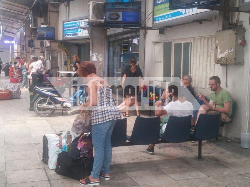 Φεύγουν με κάθε τρόπο οι Αθηναίοι -Αυξημένη κίνηση στα ΚΤΕΛ Κηφισού [εικόνες] | iefimerida.gr 3