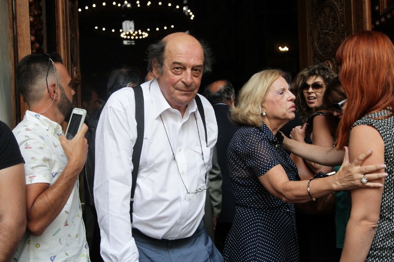 Φίλοι καλλιτέχνες, συγγενείς, εκπρόσωποι του πολιτικού κόσμου είπαν το τελευταίο αντίο στην Ζωή Λάσκαρη [εικόνες] | iefimerida.gr 32