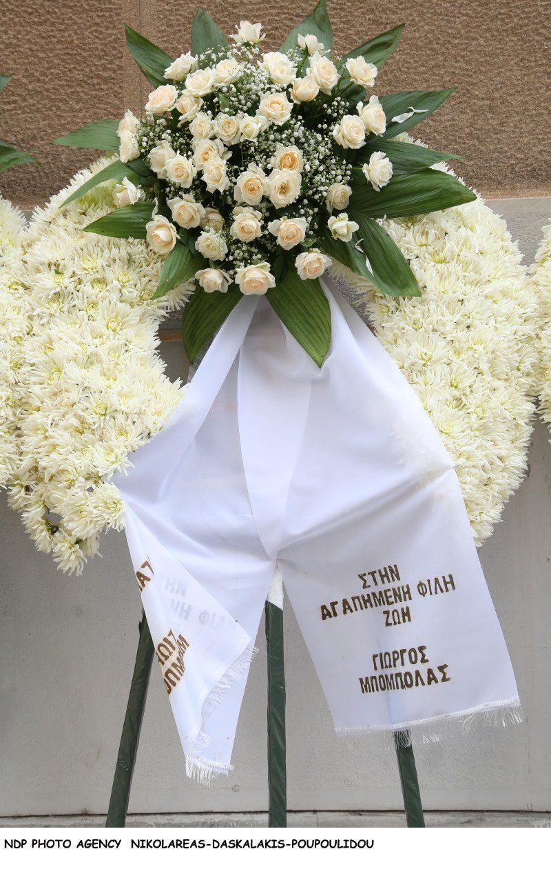 Φίλοι καλλιτέχνες, συγγενείς, εκπρόσωποι του πολιτικού κόσμου είπαν το τελευταίο αντίο στην Ζωή Λάσκαρη [εικόνες] | iefimerida.gr 93