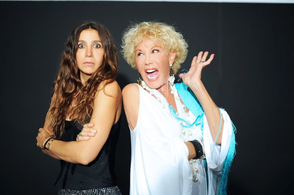 Η τελευταία παράσταση της Ζωής Λάσκαρη -Στο σανίδι παρέα με την κόρη της [βίντεο] | iefimerida.gr 1