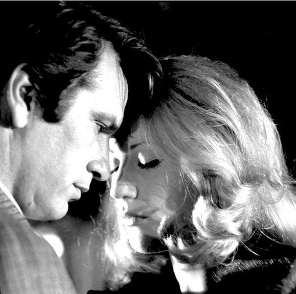 Η θρυλική εμφάνιση της Ζωής Λάσκαρη στις Κάννες, με το διχτυωτό φόρεμα -Η Ελληνίδα που είχε προκαλέσει αίσθηση [εικόνες] | iefimerida.gr 1