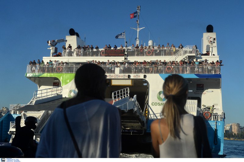 Αδειάζει η Αθήνα, βουλιάζει ο Πειραιάς -Την Τρίτη αναχώρησαν από το λιμάνι 23.036 επιβάτες [εικόνες] | iefimerida.gr 3