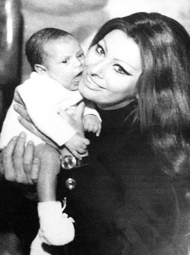 Η άγνωστη σχέση της Σοφία Λόρεν με τον Μουσολίνι [εικόνες] | iefimerida.gr 12