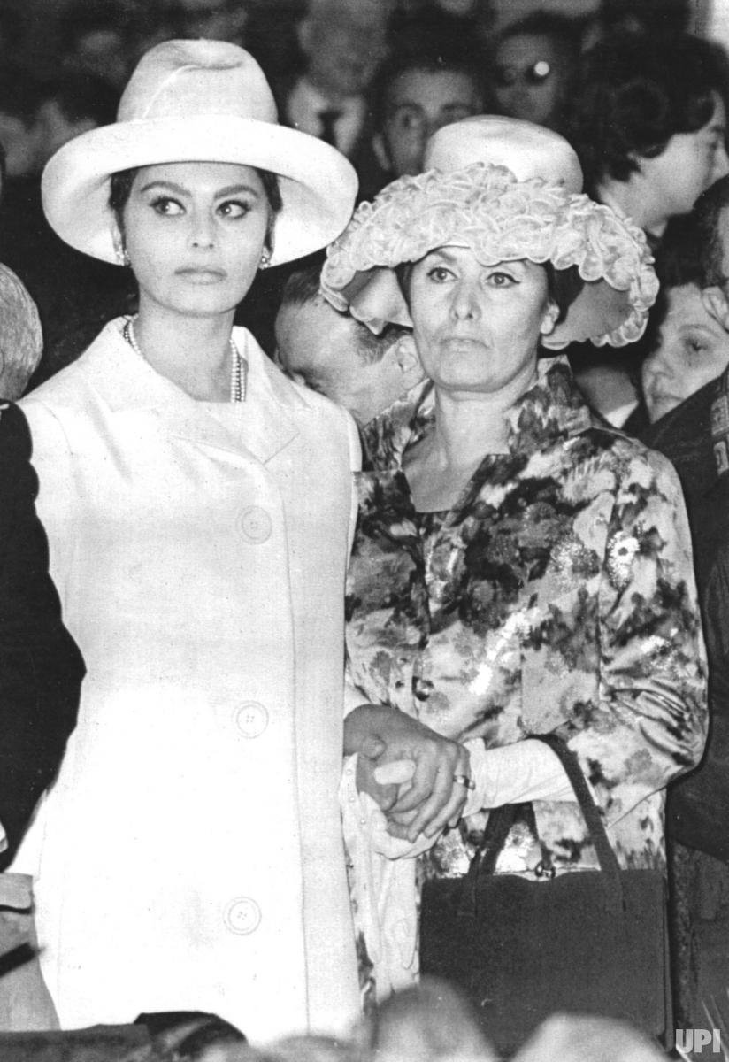 Η άγνωστη σχέση της Σοφία Λόρεν με τον Μουσολίνι [εικόνες] | iefimerida.gr 3