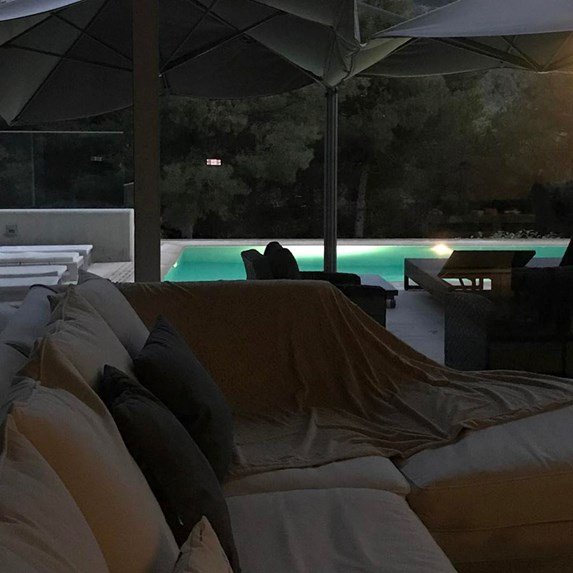 Η πολυτελής βίλα με τις δύο πισίνες, του Μένιου Φουρθιώτη, στην Εκάλη [εικόνες] | iefimerida.gr 0