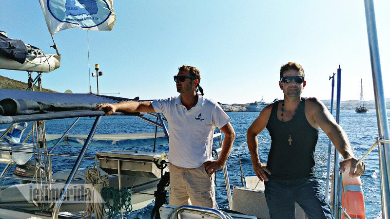 Ο γύρος της Μήλου με καταμαράν: Γραφικά ψαροχώρια, σεληνιακό τοπίο και βουτιές σε γαλαζοπράσινα νερά [εικόνες] | iefimerida.gr 8