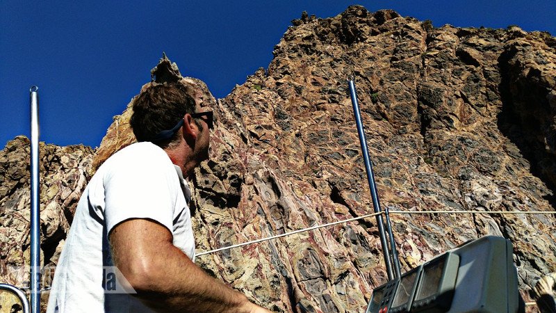 Ο γύρος της Μήλου με καταμαράν: Γραφικά ψαροχώρια, σεληνιακό τοπίο και βουτιές σε γαλαζοπράσινα νερά [εικόνες] | iefimerida.gr 10