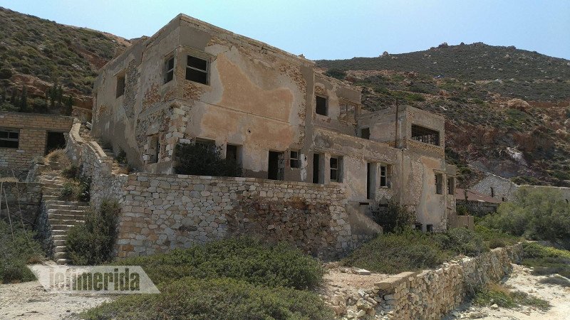 Θειωρυχεία Μήλου: Το θειάφι και η σκουριά δημιούργησαν μία μαγευτική παραλία [εικόνες] | iefimerida.gr 3