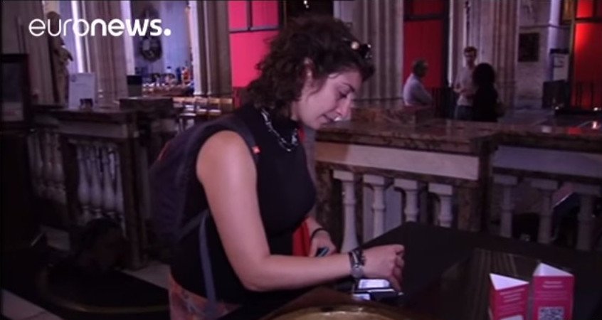 Αυτή η εκκλησία είναι πολύ μπροστά! Εβαλε POS στο παγκάρι της [βίντεο]  | iefimerida.gr 0