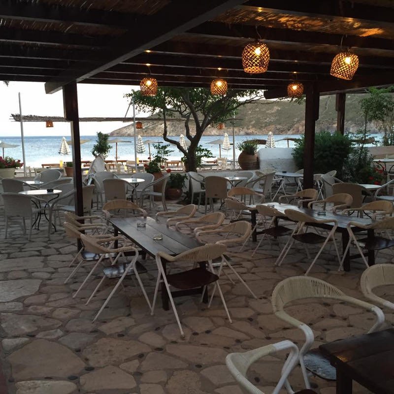 Guardian: Αυτά είναι τα καλύτερα beach bars της Ελλάδας -Χίπικα, παραδοσιακά, «κρεμασμένα» σε βράχους [εικόνες] | iefimerida.gr 10