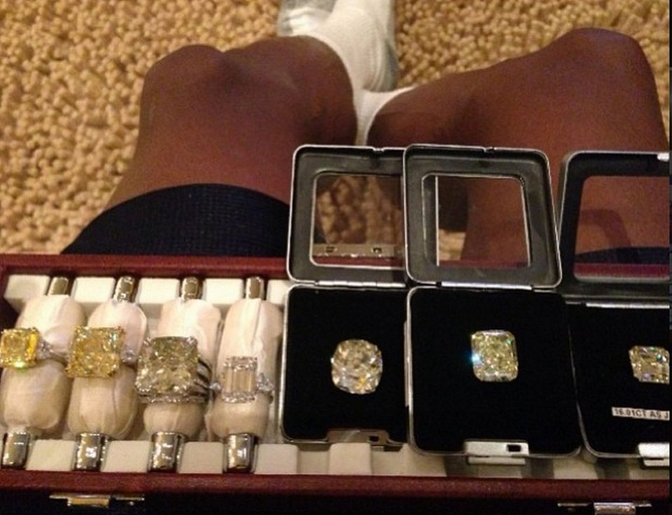 Φλόιντ Μεϊγουέδερ, ο μετρ της χλιδής -Βίλα 2 στρεμμάτων, 150 αυτοκίνητα [εικόνες & βίντεο] | iefimerida.gr 10