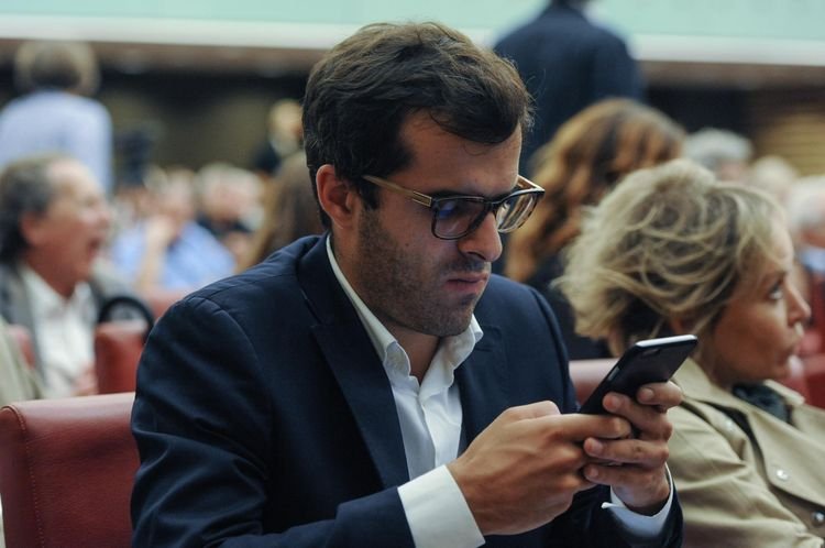 Αυτοί οι τρεις άνδρες κυβερνούν τη Γαλλία -Ο Μακρόν με δύο συνεργάτες του [εικόνες] | iefimerida.gr 7