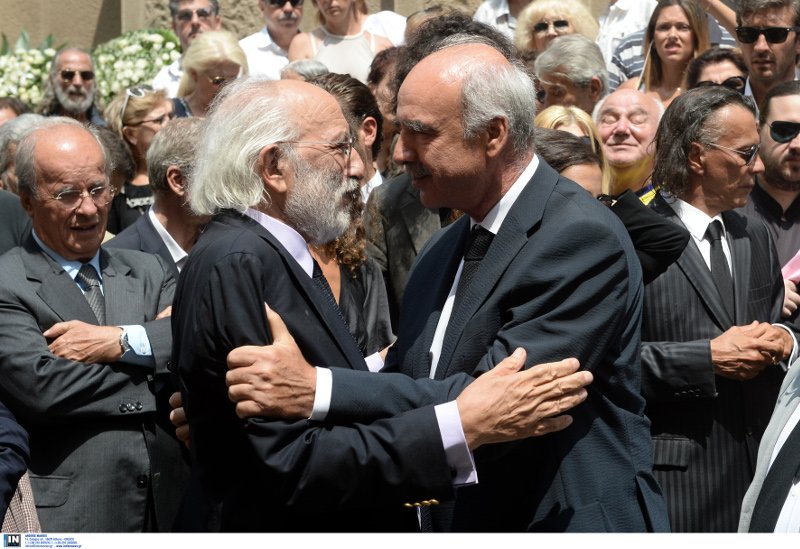 Φίλοι καλλιτέχνες, συγγενείς, εκπρόσωποι του πολιτικού κόσμου είπαν το τελευταίο αντίο στην Ζωή Λάσκαρη [εικόνες] | iefimerida.gr 62