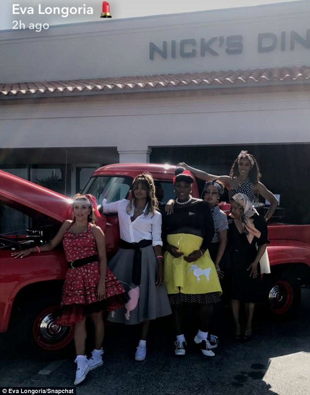 Η Σερένα Γουίλιαμς έκανε το πιο τρελό baby shower -Με αέρα 50s και διάσημες καλεσμένες [εικόνες] | iefimerida.gr 1