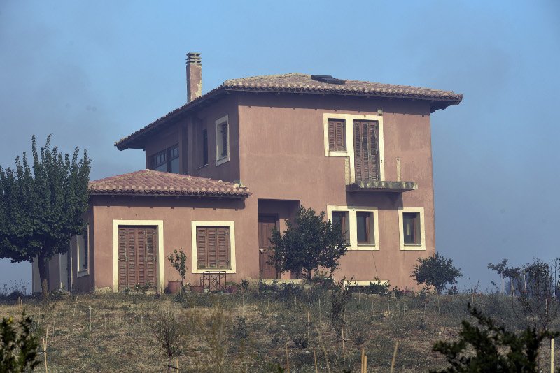 Γλίτωσε από τις φλόγες το σπίτι του Κουφοντίνα στο Βαρνάβα -Το κατέβρεχε η σύζυγός του [εικόνες] | iefimerida.gr 0