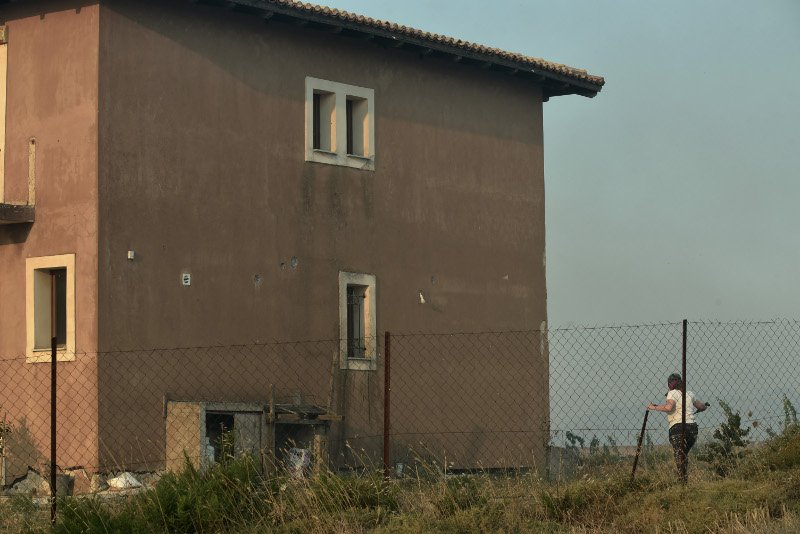 Γλίτωσε από τις φλόγες το σπίτι του Κουφοντίνα στο Βαρνάβα -Το κατέβρεχε η σύζυγός του [εικόνες] | iefimerida.gr 1