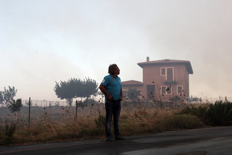 Γλίτωσε από τις φλόγες το σπίτι του Κουφοντίνα στο Βαρνάβα -Το κατέβρεχε η σύζυγός του [εικόνες] | iefimerida.gr 3