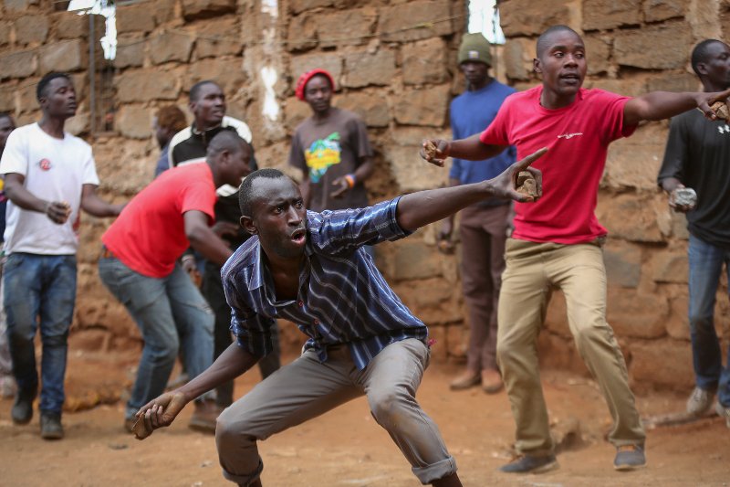 Φονικές ταραχές στην Κένυα μετά την επανεκλογή του προέδρου Κενυάτα, που αμφισβητεί η αντιπολίτευση  [εικόνες & βίντεο]  | iefimerida.gr 0