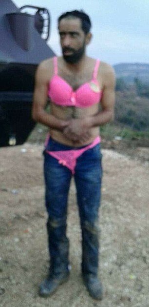 Στο φως τα βασανιστήρια Τούρκων στρατιωτών σε Σύρους πρόσφυγες- Τους φορούσαν γυναικεία εσώρουχα και τους χτυπούσαν [εικόνες] | iefimerida.gr 3