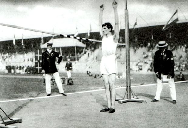 Με λαμπαδηδρομία στην Πύλο τα οστά του Ολυμπιονίκη Κωστή Τσικλητήρα [εικόνες & βίντεο]  | iefimerida.gr 2