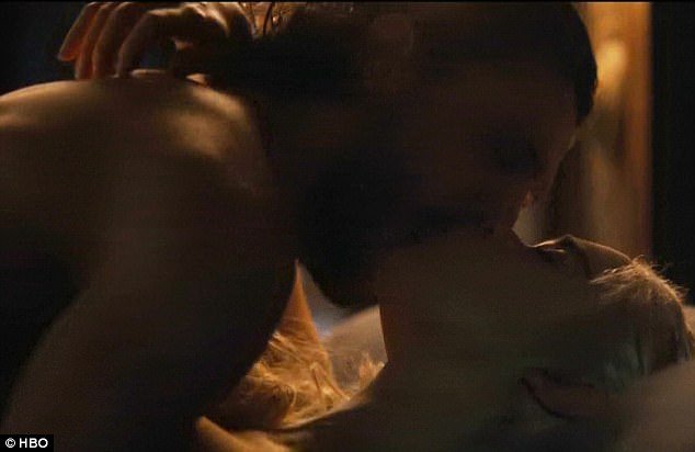 Spoiler Alert: Game of Thrones -Η σκηνή σεξ Τζον Σνόου και Ντενέρις [εικόνες]  | iefimerida.gr 1