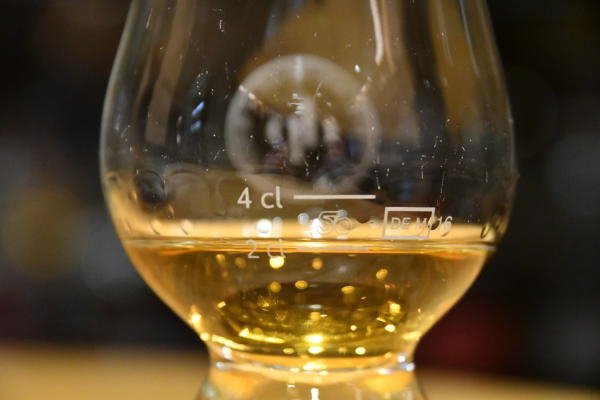 Κινέζος έδωσε 9.000 ευρώ για να απολαύσει ένα ποτήρι ουίσκι -Στον «ναό» του είδους [εικόνες]  | iefimerida.gr 3