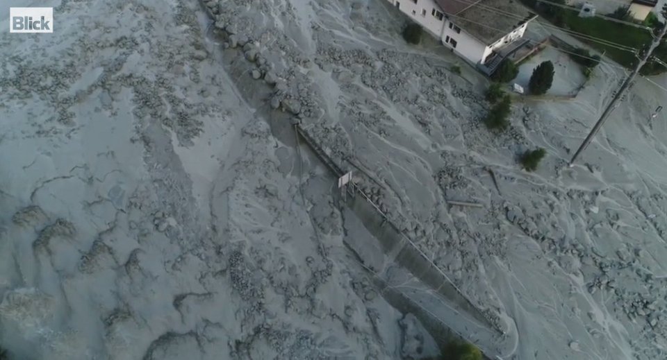 14 αγνοούμενοι μετά από κατολίσθηση στην Ελβετία -Θάφτηκε στη λάσπη το χωριό [εικόνες & βίντεο] | iefimerida.gr 2