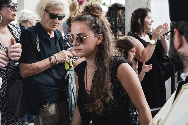 Η Ζένια Μπονάτσου αποχαιρέτησε με δάκρυα στα μάτια την γιαγιά της Ζωή Λάσκαρη [εικόνες] | iefimerida.gr 13