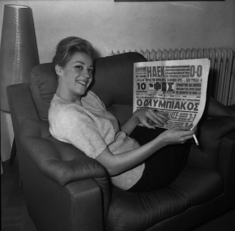 Το ασπρόμαυρο άλμπουμ της ζωής της Ζωής Λάσκαρη -Σπάνια καρέ, με τις κόρες της μωρά [εικόνες] | iefimerida.gr 13