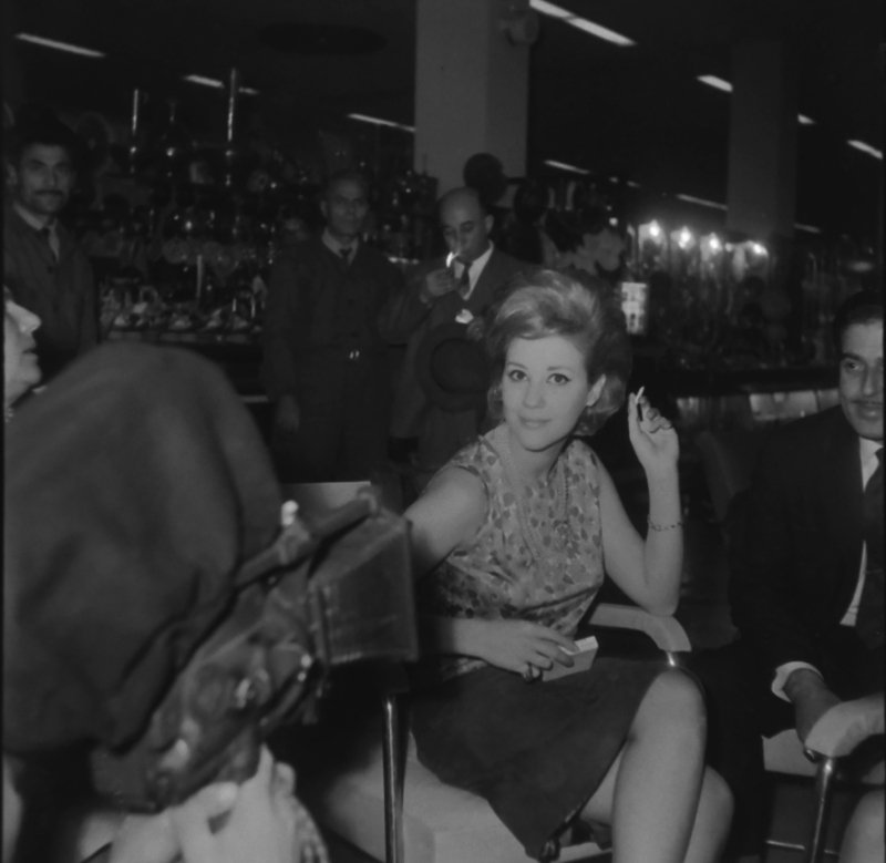 Το ασπρόμαυρο άλμπουμ της ζωής της Ζωής Λάσκαρη -Σπάνια καρέ, με τις κόρες της μωρά [εικόνες] | iefimerida.gr 9