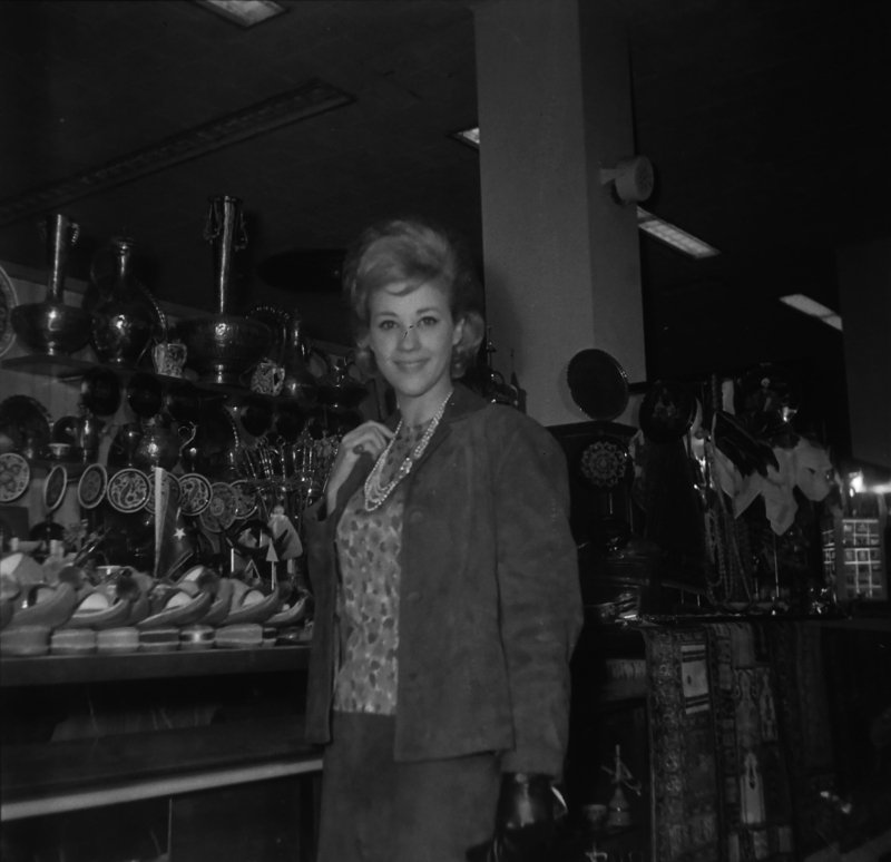 Το ασπρόμαυρο άλμπουμ της ζωής της Ζωής Λάσκαρη -Σπάνια καρέ, με τις κόρες της μωρά [εικόνες] | iefimerida.gr 10