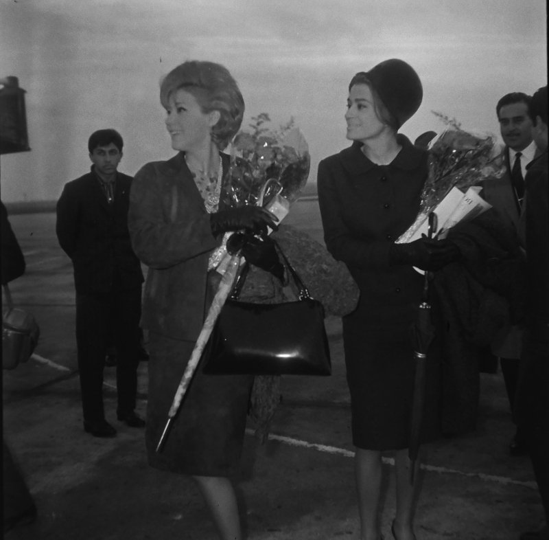 Το ασπρόμαυρο άλμπουμ της ζωής της Ζωής Λάσκαρη -Σπάνια καρέ, με τις κόρες της μωρά [εικόνες] | iefimerida.gr 11