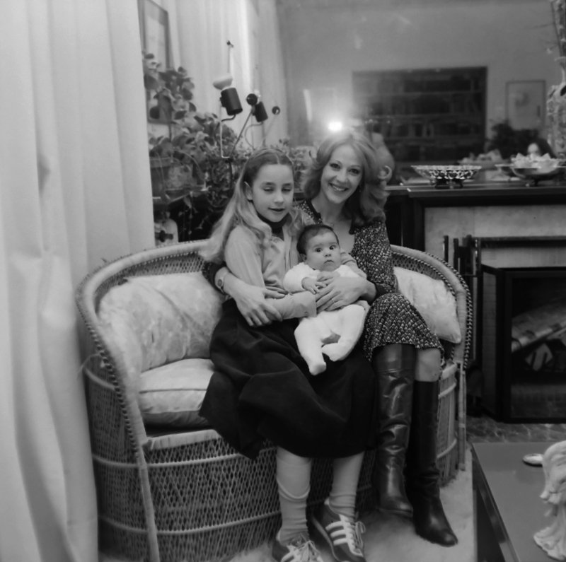 Το ασπρόμαυρο άλμπουμ της ζωής της Ζωής Λάσκαρη -Σπάνια καρέ, με τις κόρες της μωρά [εικόνες] | iefimerida.gr 22