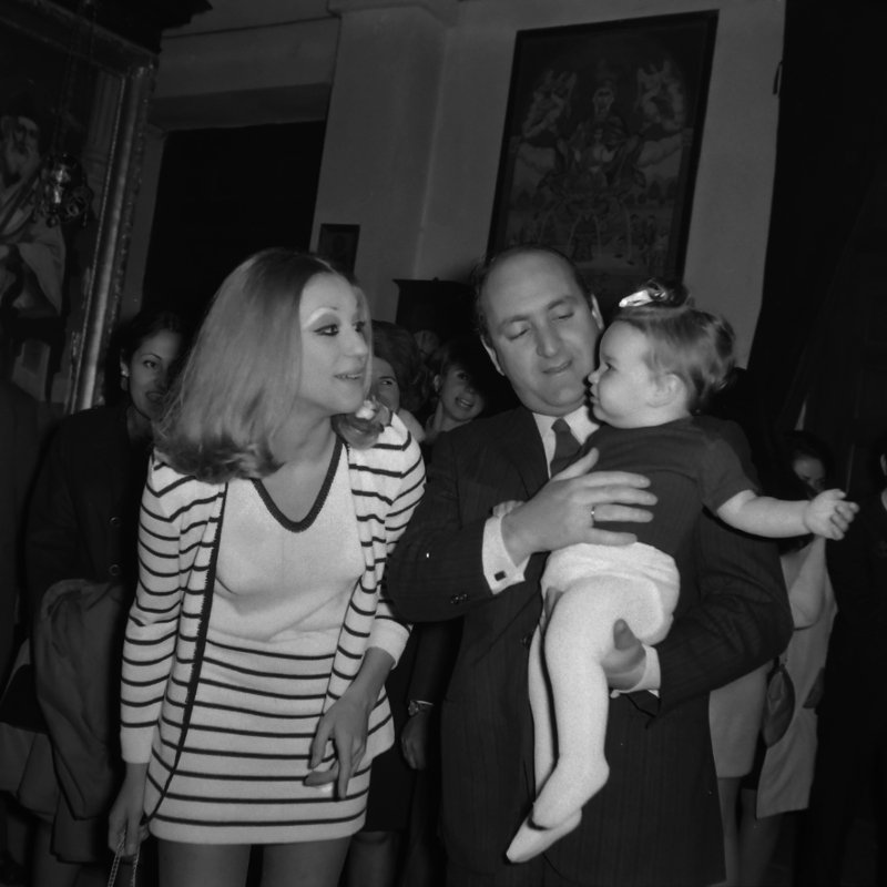 Το ασπρόμαυρο άλμπουμ της ζωής της Ζωής Λάσκαρη -Σπάνια καρέ, με τις κόρες της μωρά [εικόνες] | iefimerida.gr 17