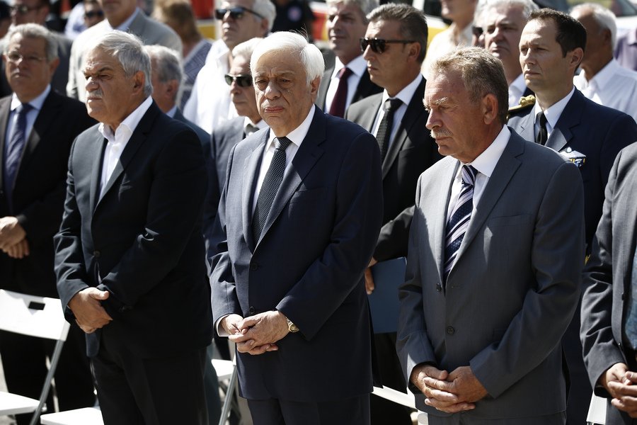 Μήνυμα Παυλόπουλου σε Τόσκα: Οι πυροσβέστες αξίζουν τον σεβασμό και την ευγνωμοσύνη όλων μας | iefimerida.gr 0