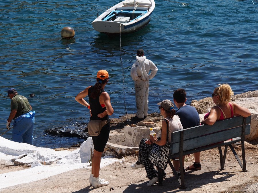 Σαρωνικός SOS: Πίσσα γέμισαν οι ακτές -Η πετρελαιοκηλίδα έφτασε Λαγονήσι [εικόνες] | iefimerida.gr 11