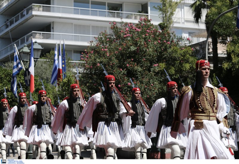 Το ζεύγος Εμανουέλ και Μπριζίτ Μακρόν στην Αθήνα -Ολο το φωτογραφικό άλμπουμ [εικόνες]  | iefimerida.gr 11