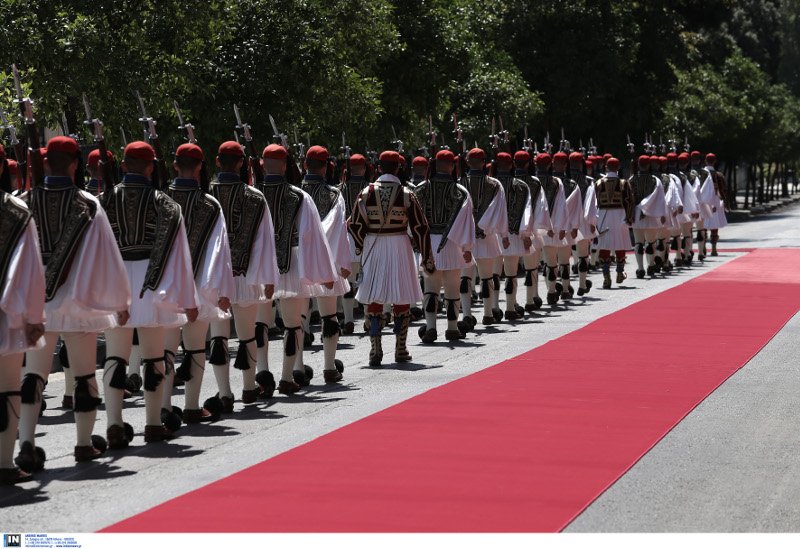 Το ζεύγος Εμανουέλ και Μπριζίτ Μακρόν στην Αθήνα -Ολο το φωτογραφικό άλμπουμ [εικόνες]  | iefimerida.gr 9